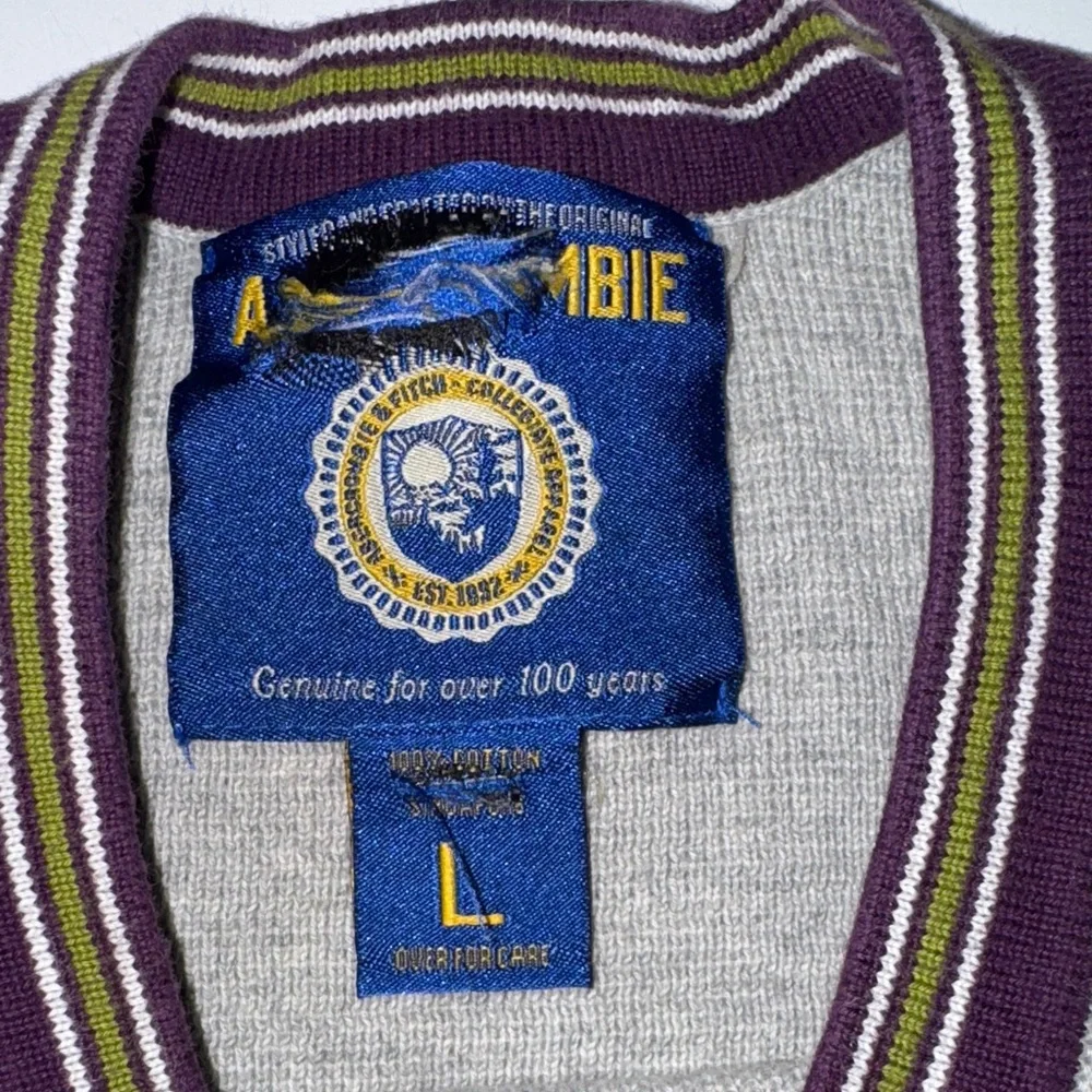 80’s Vintage Abercrombie & Fitch 100% cotton V-Neck sweater!‎